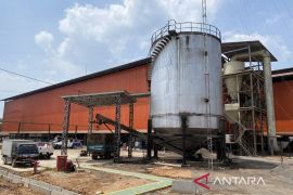 Village cooperative shifts from raw fruit sales to CPO production