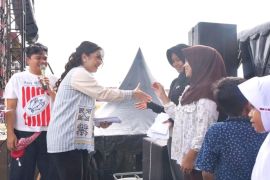 Pengusaha Pariaman salurkan bantuan untuk mustahik melalui konser amal
