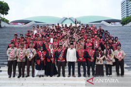 Ampon Bang motivasi kontingen Pramuka Aceh, ajak duduk di kursi DPR