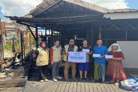 YBM PLN salurkan bantuan bagi korban kebakaran Antasan Senor Martapura