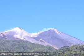 Pos gunung api Karangetang sebut jarak luncur lava 1.000 meter