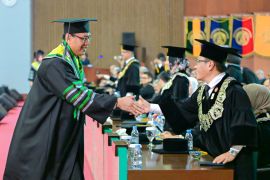 Dirut Bulog Ahmad Rizal meraih gelar doktor dari Universitas Indonesia