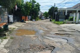 DPRD Depok desak PT Puninar perbaiki jalan rusak