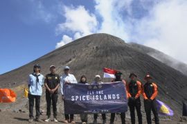 HUT RI, Mapala UI kibarkan bendera di Gamalama hingga ekspedisi solo