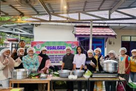Universitas PGRI Palangka Raya dorong konsumsi makanan sehat melalui pelatihan kukusan