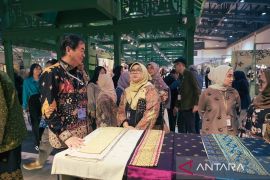 Dua UMKM Unggulan Riau promosikan Kekayaan Wastra Lokal di KKI 2026
