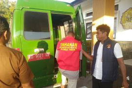 Polda NTT limpahkan tersangka kasus TPPO ke Kejari Waingapu