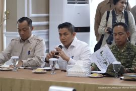 Seskab Teddy buka rapat penanganan karhutla di Lanud Supadio Kalbar