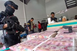 Polda Metro Jaya bongkar pabrik uang palsu di Tangerang Selatan