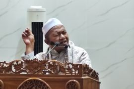 Ustdz "Utuh Kurihing" ungkap makna shalawat kontekstualnta dengan Maulid