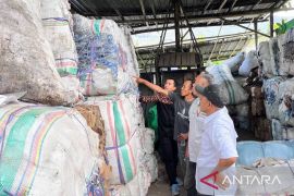 Pemkab Dompu mendorong perbankan biayai ekonomi sirkular