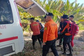 Pelaku wisata diajak awasi pengunjung usai empat remaja terseret ombak
