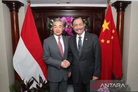 Menlu China Wang Yi bertemu Luhut Panjaitan bicarakan investasi
