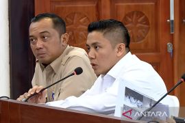 Seskab buka rapat penanganan karhutla Sumatera di Riau
