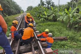KAI Sumut ganti 3.131 bantalan kayu jadi bantalan sintetis