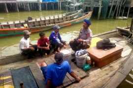 Satpolairud Polres Langkat Patroli Sambang Nelayan jaga keamanan dan keselamatan masyarakat pesisir