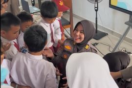 Jelang HUT ke-78, Polwan Polda Babel "Goes to School", edukasi pelajar cegah bullying-bahaya narkoba