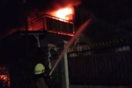 Penyebab kebakaran yang tewaskan empat orang di Tebet karena listrik