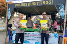 Polresta Bukittinggi gelar gerakan pangan murah