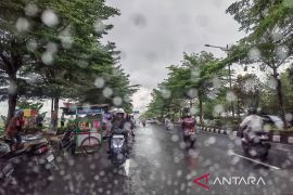 Cuaca Kepri hari ini, Batam hingga Karimun hujan di siang hari