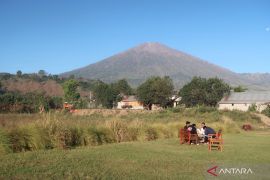 Menghidupkan kembali dua warisan budaya di lereng Rinjani