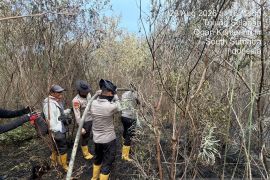 Polisi padamkan karhutla luas dua hektare lahan milik PT Samora OKI