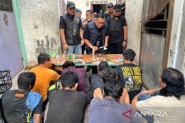 Polrestabes Medan gerebek dua sarang narkoba di Mangkubumi, sembilan diamankan
