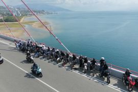Honda CRF ajak komunitas jelajahi ikon Kota Ambon