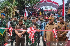 TNI rampungkan bangun 55 jembatan Merah Putih di Papua Barat