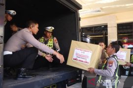 Polres Situbondo salurkan bantuan bagi warga terdampak gempa NTT