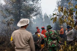 Tim gabungan padamkan karhutla 10 hektare di Singkawang