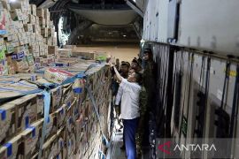 Seskab Teddy: instruksi presiden sangat jelas, logistik harus benar-benar sampai ke masyarakat