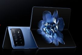 Bos Xiaomi tak sengaja bocorkan ponsel lipat MIX Ultra "burgundy"
