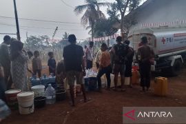 PMI Cianjur mendistribusikan 250 ribu liter air untuk 4.823 KK