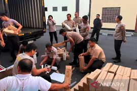 Polri salurkan logistik dan oksigen dukung penanganan karhutla