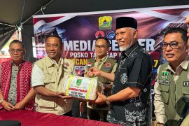 Pemprov Sumbar bantu 2,1 ton rendang untuk korban bencana NTT