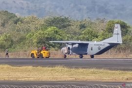 Kru pesawat TNI AL selamat usai tergelincir di Bandara Hasanuddin