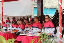 Bupati Bangka Selatan berharap pawai PBB HUT ke-81 RI mampu gerakan perekomonian daerah