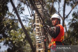 Pemkot Bandung menuntaskan penurunan kabel udara di 42 ruas jalan