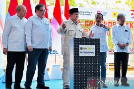 Menteri Bahlil: Kapasitas total dari 14 proyek PLTS capai 5,3 GW