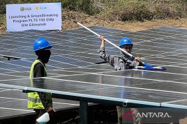 Menteri Bahlil: Program PLTS 100 GWp akan sasar desa tanpa listrik