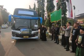 Kapolres Cilegon lepas keberangkatan 150 Muktamirin ke Muktabar ke-35 NU