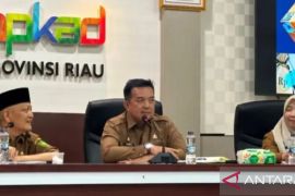 Zulfahmi Adrian pimpin rapat evaluasi APBD 2025