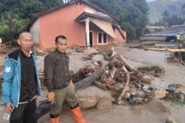 BPBD suplai air bersih untuk masyarakat terdampak banjir bandang Parigi Moutong
