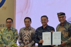 Inisiator Bandara Bali Utara teken kontrak pembelian tiga N219 Amfibi dari PTDI