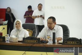 Gusnar-Idah tetap bersama pimpin rapat di tengah dinamika politik