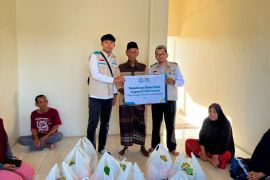 HPN 2026, PLN UP3 Sumbawa salurkan bantuan paket sembako