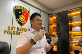 Polisi tangkap tersangka pembunuhan satu keluarga di Palu