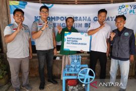 PLN Situbondo beri bantuan mesin irat bambu perajin besek Bondowoso