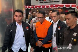 KPK menahan Kepala Bea Cukai Kediri Gatot Heroe Hernanda
